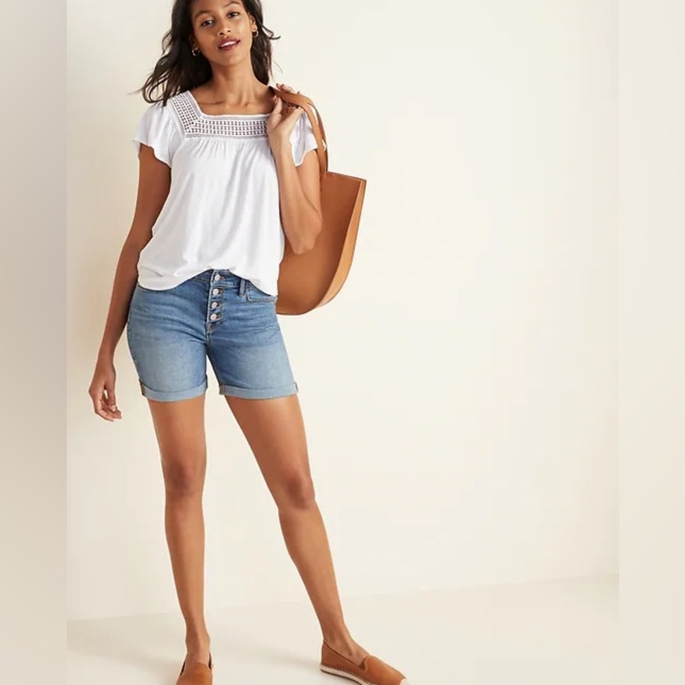 Colour Eighteen Square-Neck Lace-Trim Top